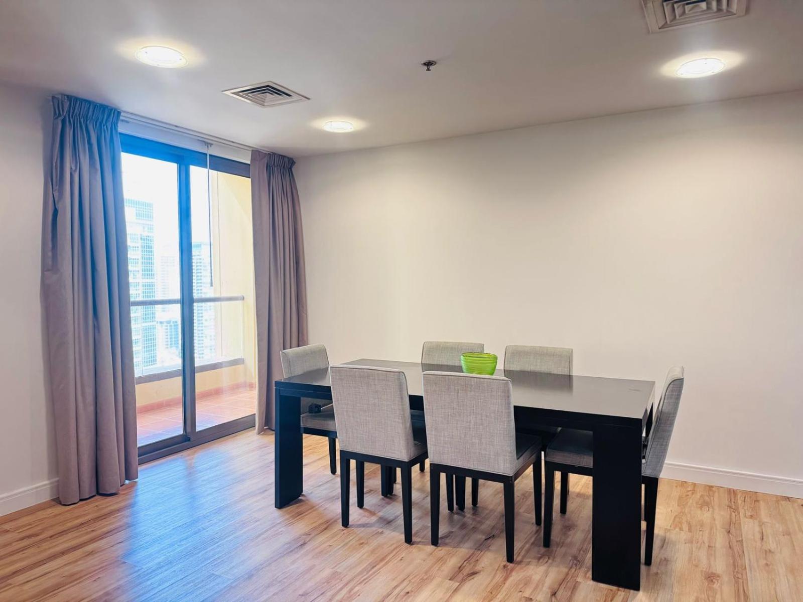 Stunning 3br On Jbr With Marina View On High Floor Maid's Room, Near Mall, Metro & Cinemas - By Sunkissed Homes Apartment *