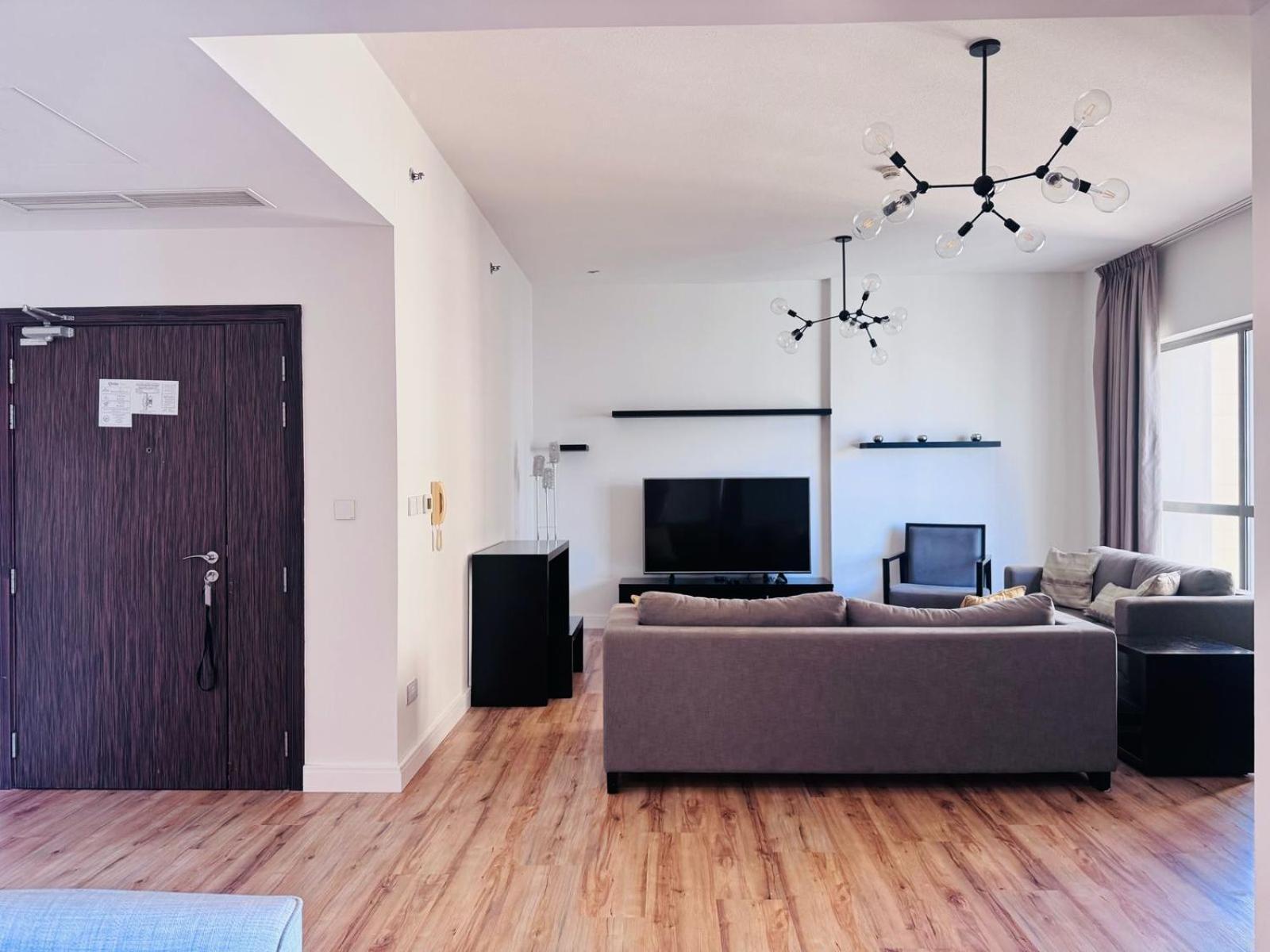 Stunning 3br On Jbr With Marina View On High Floor Maid's Room, Near Mall, Metro & Cinemas - By Sunkissed Homes Apartment